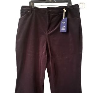 Black velvet pants brand new in great condition.🤩🏆22 waist!